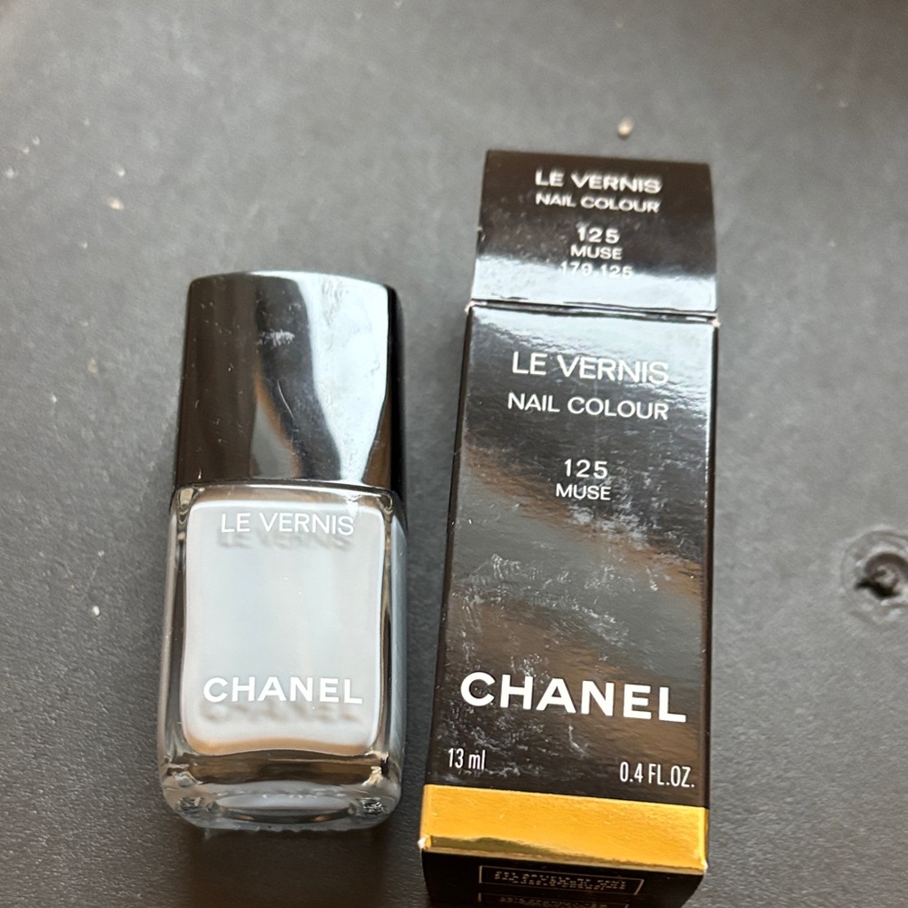 CHANEL Le Vernis Nail Colour 125 Muse - Sophisticated Gray